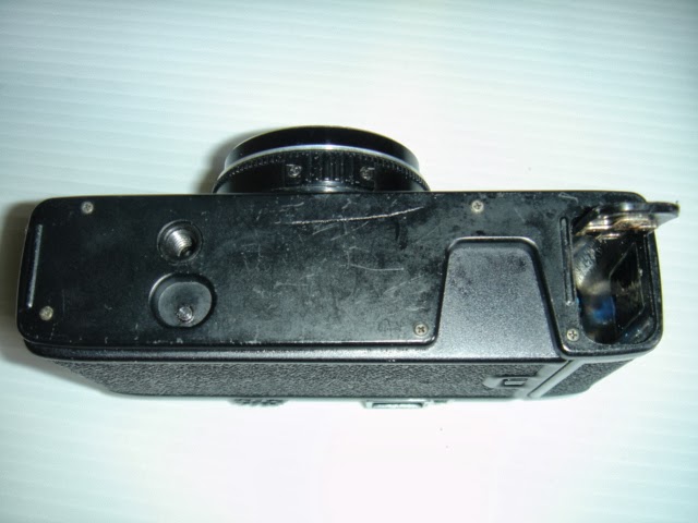 カメラ下部 ヒビ