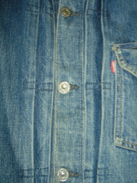 フロントプリーツ ボックスステッチ欠損