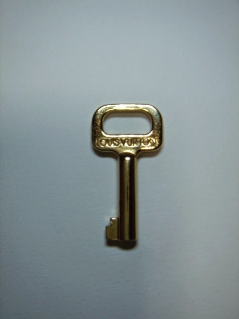 表側全体像 ロゴ