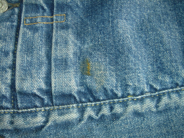 左前身頃表裾付近 ヨゴレ