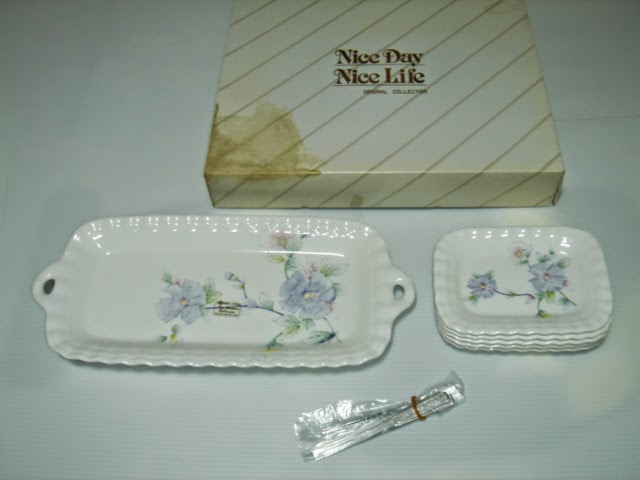 全体像 皿 フォーク 表面