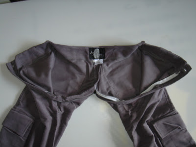 フロントジッパー全開状態