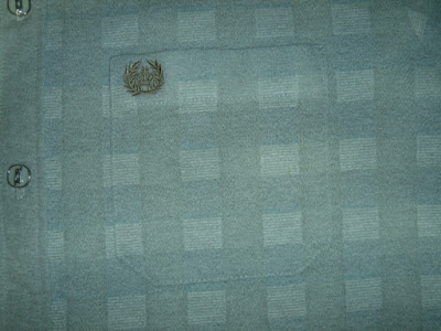 左胸エンブレム刺繍入りポケット