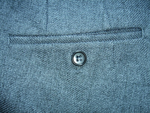 左ヒップポケットボタン ホツレ