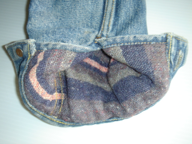 右袖口ライニング