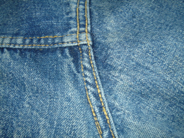 前面左肩ステッチ 二重