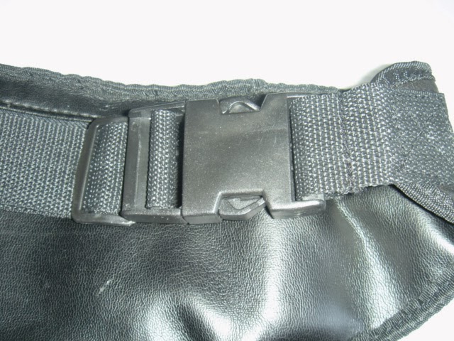 ストラップアジャスター及びストラップバックル