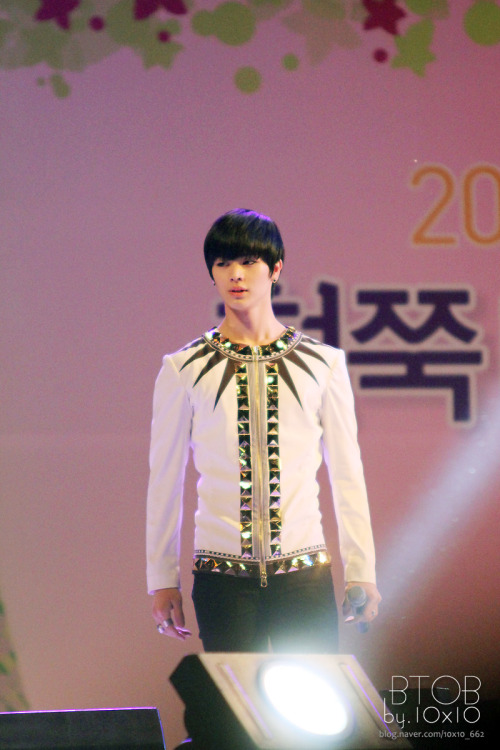 No second processing (cropping, editing, resizing) allowed.credit: 10x10