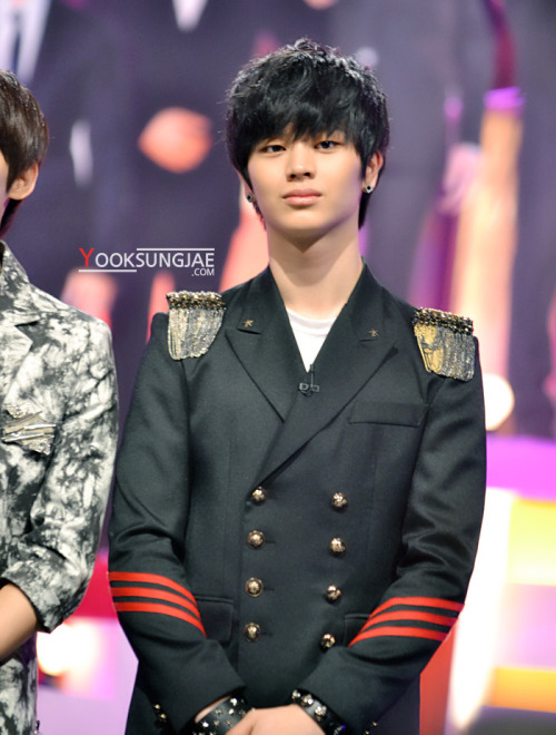 No resizing/logo cropping. (Don’t edit this picture.)credit: 4ever with U: 육성재닷컴
