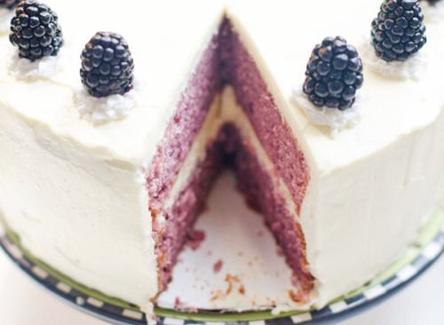 gastrogirl:

blackberries and cream cake.
