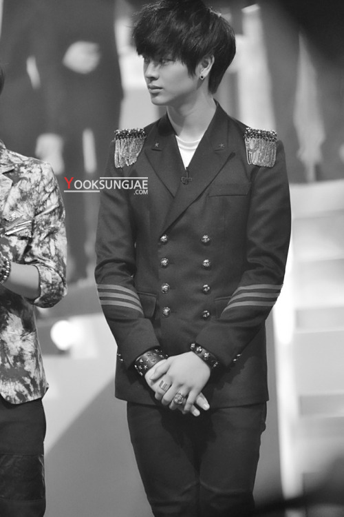 No resizing/logo cropping. (Don’t edit this picture.)credit: 4ever with U: 육성재닷컴