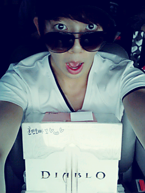 도착하자마자 뜻밖의 선물!!!!♥ 고마워~~~ ㅠㅠ 진짜 깜짝놀랏어요~ 흫 걱정마세요~쪼끔만 할게!!!헿http://pic.twitter.com/idK7hGt8