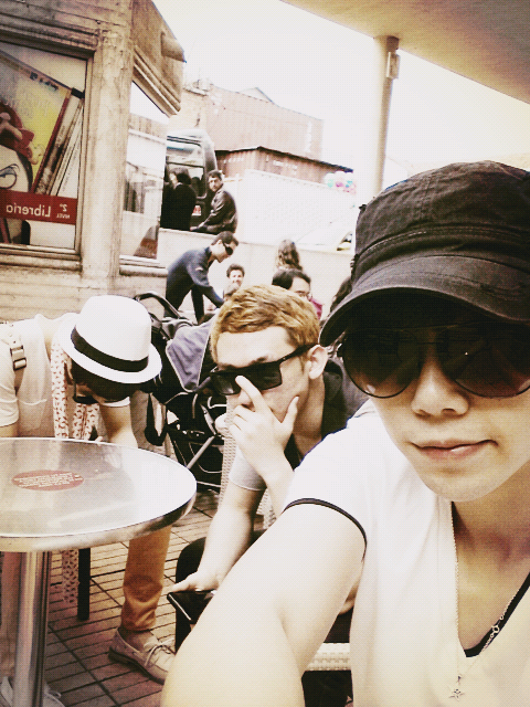 투척놀이 끝이온다~~ ㅠ 이번엔 섭섭이와 훈!! ㅋㅋ 콜롬비아의 커피기다리며 흫http://pic.twitter.com/qvYVrSlh