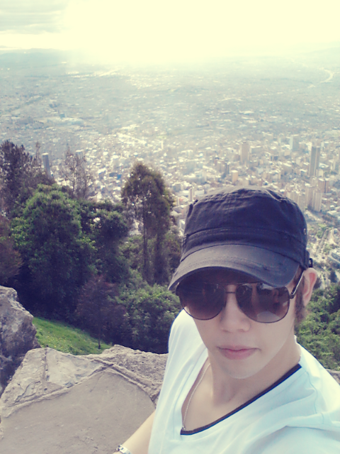 아쉽지만 투척할사진이 이제 없네요~ ㅠ 마지막 투척!!!♥ 이 Monserrate의 절경을 kissme에게 보여주고픈 마음~ㅎㅎ ㅋ The end 투척놀이..http://pic.twitter.com/h2HP5DVc