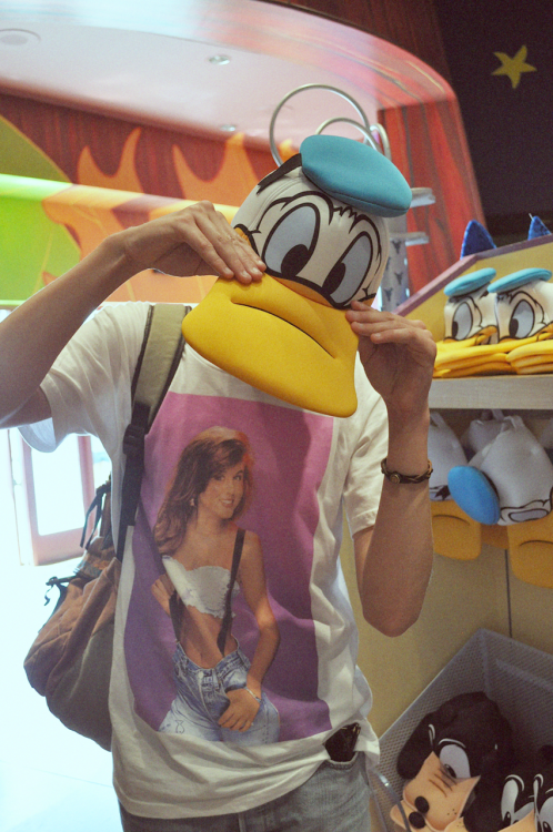 myswagisthebest:

bieber-love-glitter:

jbiebgirl4ever:

reblog if you know who this is!

donald duck right&#160;?

eeeehh! that’s BIEBER!! =”&gt;
