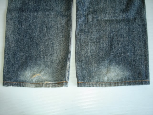 左裾後ろ側 スレ穴 約3.5cm 右裾後ろ側 スレ