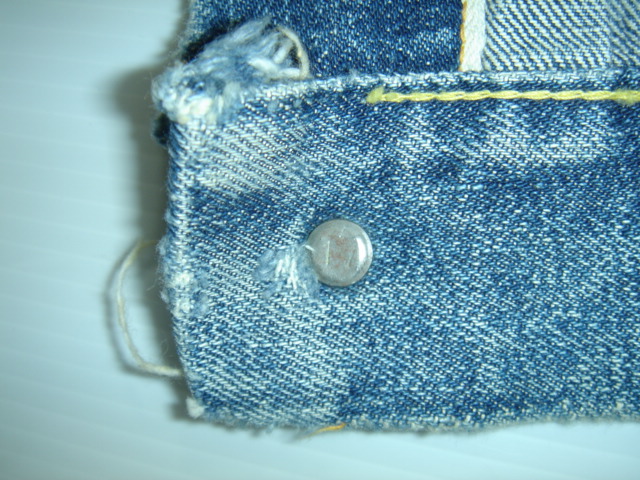 ボタン裏面刻印 17