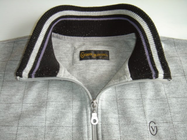 襟元 ロゴパッチ