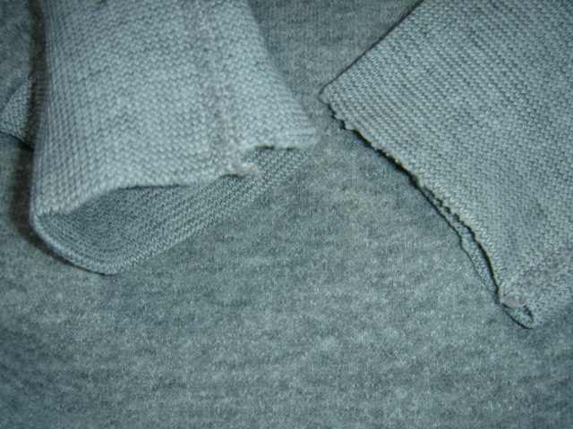右袖口淵(約1.3cm) スレ穴 左袖口淵 スレ