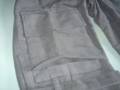 太腿フラップ付きポケット