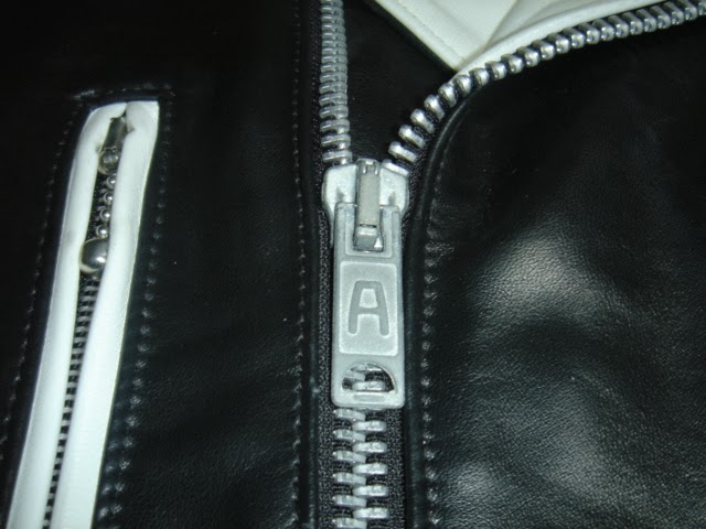 胸ポケット フロントメインジッパー