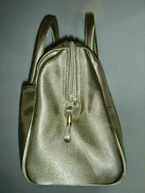 右側側面全体像