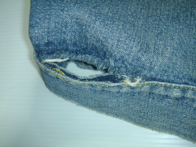 右前身頃裾 ホツレ