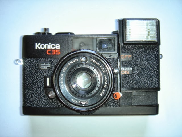 フラッシュ ストロボを立ち上げた状態