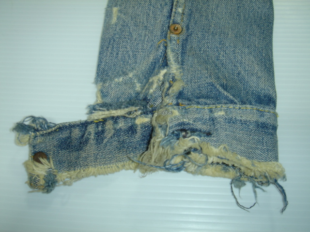 右袖口後面 左カフスボタンホール ヤブレ