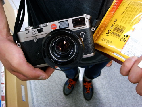 Shinjuku Leica Titanium M6 with matching 35mm Summilux&nbsp; Most Leicas you see on this site belong to people less than 30 or 35 years old. He was probably in his early 20s.