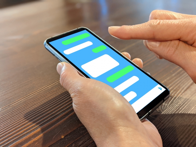 高齢者がlineを使わない本当の理由とは Lineは怖い 都市伝説は本当なのか Nikoshiba