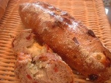 ブルーチーズ入りパン・オ・クランベリー