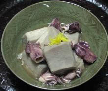 小イカと海老芋の炊きあわせ