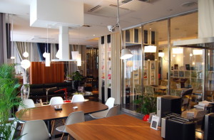 7/31(木)【青山】デザイナーズカフェ120名交流パーティー★美味しいシェフ特製料理は毎回大人気!お洒落cafeで素敵な時間を開拓♪