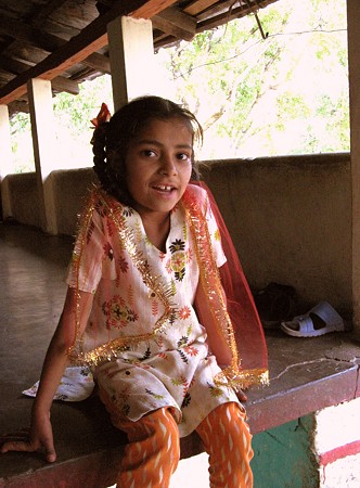 インド　ダラムシャーラー近郊の村に住む少女