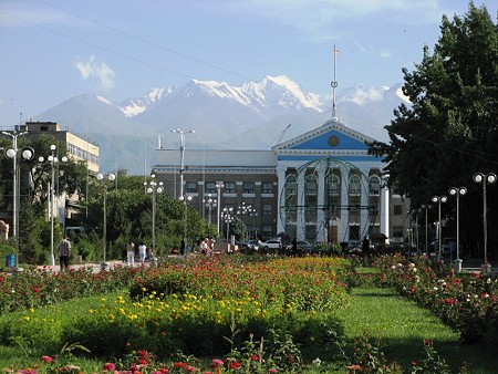 中央アジア　キルギス　首都ビシュケク