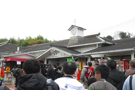 大多喜駅　ｷﾊ52撮影会の行列　　　　12/12-015