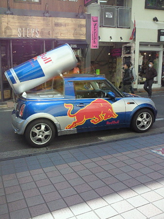 この車、至るところでみかけるがジュースの宣伝か？ #kichijoji