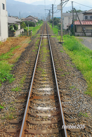 どこまでもまっすぐ伸びる線路.....　　08/28-628