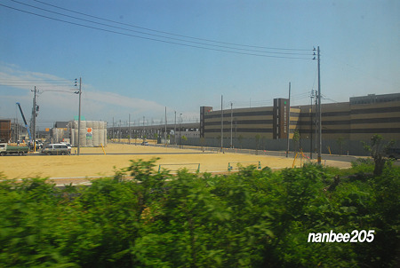 完成間近の新幹線高架と新青森駅の新駅舎