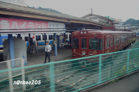 大月駅を発車。　　富士山列車が停まっていました。　　　0828-253