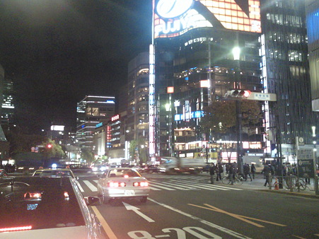 夜の銀座、数寄屋橋