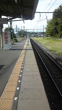 電車が来ませんな～。ホームには自分一人・・・。