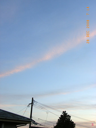 一筋変わった雲