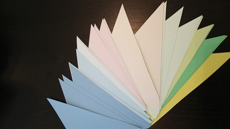 色画用紙は二等辺三角形に切って・・・