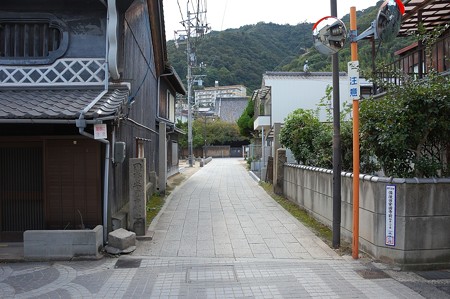 国安寺へつづく道