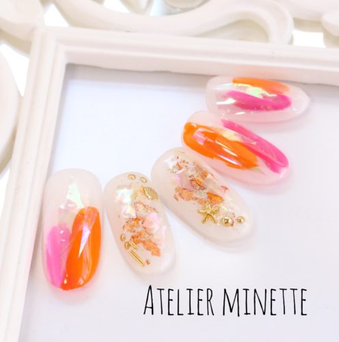 ネイルサンプル ピンクとオレンジで少し派手な塗りかけネイル 横浜 保土ヶ谷 の小さなネイルサロン お爪に優しいジェルでかわいいネイル ハンドスパでリラックス Nailsalon Atelier Minette