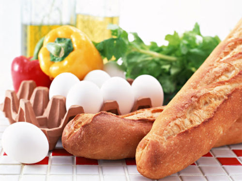 卵とパプリカとフランスパン