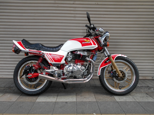 Honda スーパーホーク３フルレストア 旧車バイク専門店zeroのオーナーが語る二輪のある生活