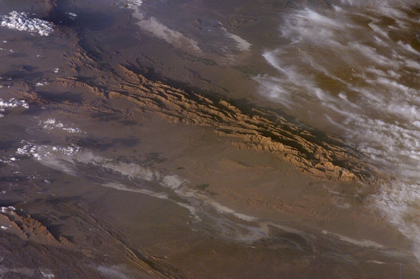 800px-Dasht-e_Lut_Iran_2006-02-28_ISS012-E-18779.jpg
